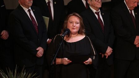 Zborovodkinja Janja Konestabo v v vlogi predsednice zveze združenj zborov Primorske